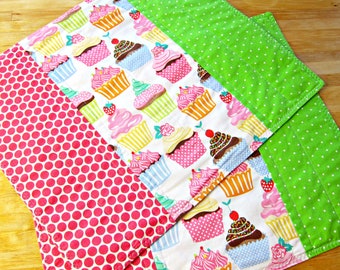 Set of 2 Quilted Placemats, Cupcake Placemats, Cupcakes, Food Fabric, Reversible Placemats, Baking Fabric, Fabric Placemats, Bakery