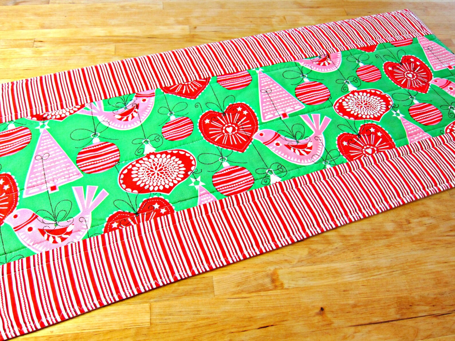 Christmas Table Runner, Quilted Table Runner, Red and Green Runner, Christmas Table Topper