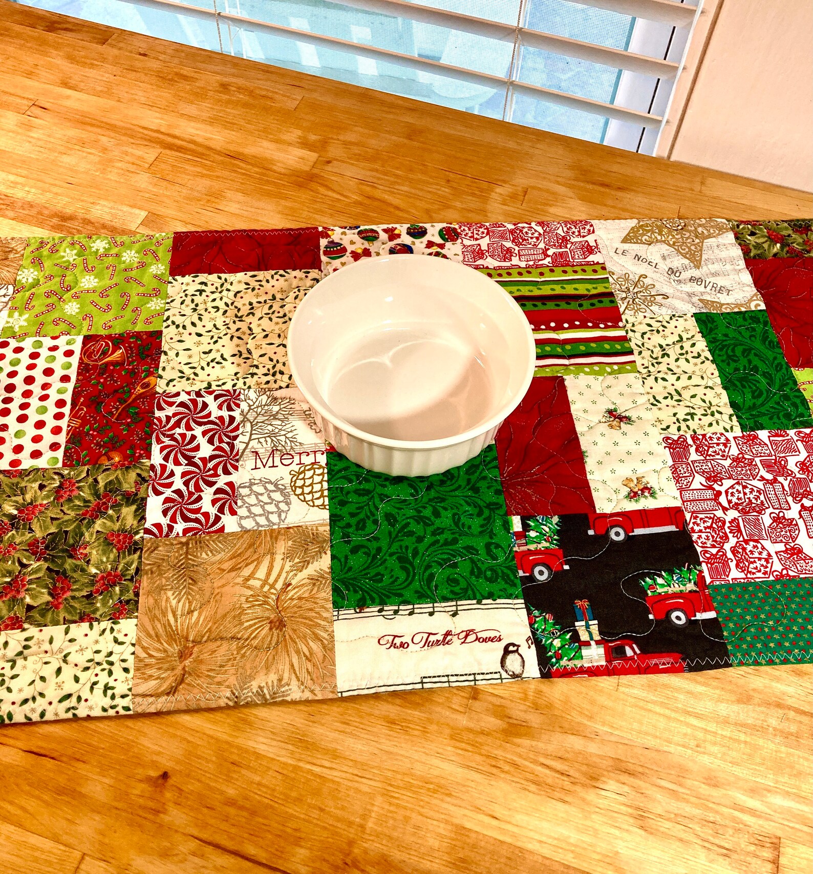 Christmas Table Runner, Quilted Table Runner, Red and Green Runner