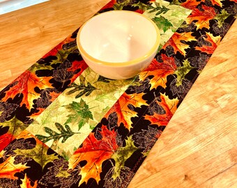 Quilted Table Runner, Fall Table Runner, Leaf Table Runner, Table Topper, Autumn Table Runner, Autumn Leaves, Thanksgiving Runner, Foliage