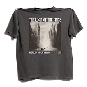Lor Men's The Fellowship Premium Slim Fit T-Shirt - Officially Licensed Lord Of The Rings