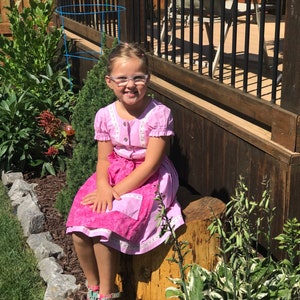 Young Girl&#39;s Dirndl in PINK