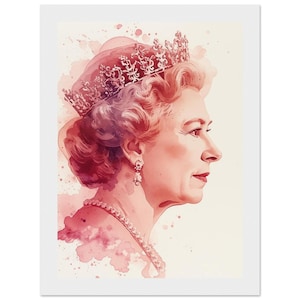 Könnte beinhalten: Aquarellporträt einer Frau im Profil, mit Krone, Perlenkette und Ohrringen. Das Kunstwerk zeigt Rot- und Rosatöne in einem weichen, künstlerischen Stil. Das Bild ist vor einem weißen Hintergrund.