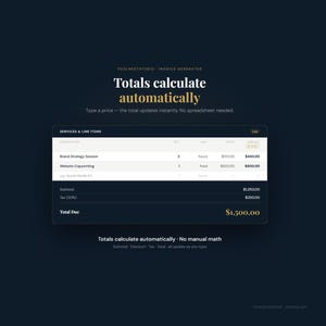 Pu&ograve; includere: Un modello di fattura digitale con sfondo blu scuro. Il testo "Totals calculate automatically" &egrave; visualizzato in modo prominente. La fattura include voci di servizio, subtotale, tasse e totale dovuto, con un totale di &euro;1.380,00.