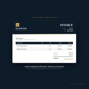 Pu&ograve; includere: Un modello di fattura digitale con sfondo blu scuro e testo bianco. La fattura include dettagli come il numero di fattura, la data e una ripartizione dei servizi come Brand Strategy Session e Website Copywriting. &Egrave; visibile anche il testo "Looks completely professional".