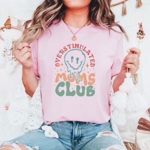 Overstimulated Moms Club T-Shirt – Funny Mom Life Graphic Tee – Relatable Parenthood Humor Shirt – Unisex Tired But Trying Top