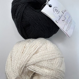 Universal Yarn Bamboo Pop Sock