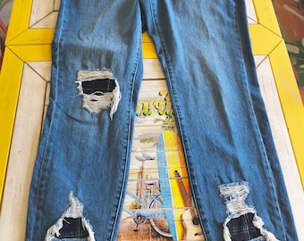 Jeans boyfriend curvy desgastados para mujer de NY& Co con patchwork