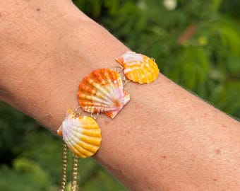Triple Hawaiian Sunrise Shell Floating Bracelet