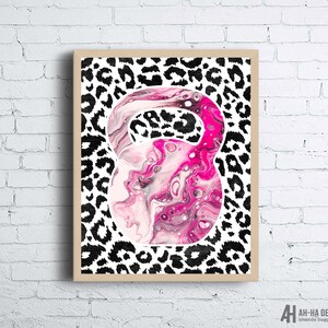 Pink Kettlebell Cheetah Print Workout druckbare Wandkunst
