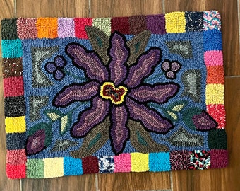 Hand Hooked Rug - Lirio Morado - 23 x 17 inches