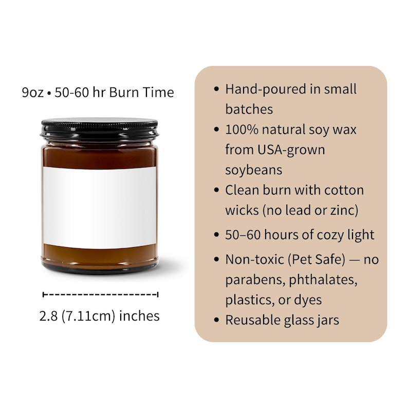 Puede incluir: Una vela en tarro de cristal marr&oacute;n con tapa negra y etiqueta blanca en blanco. La vela tiene 7,11 cm de di&aacute;metro y un tiempo de combusti&oacute;n de 50-60 horas. La vela est&aacute; vertida a mano con cera de soja natural y mechas de algod&oacute;n.