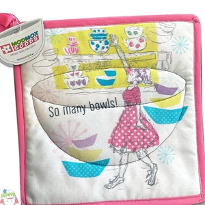 Pyrex Bowls Potholder, Vintage Kitchen Decor, Bowl-Shaped Quilting