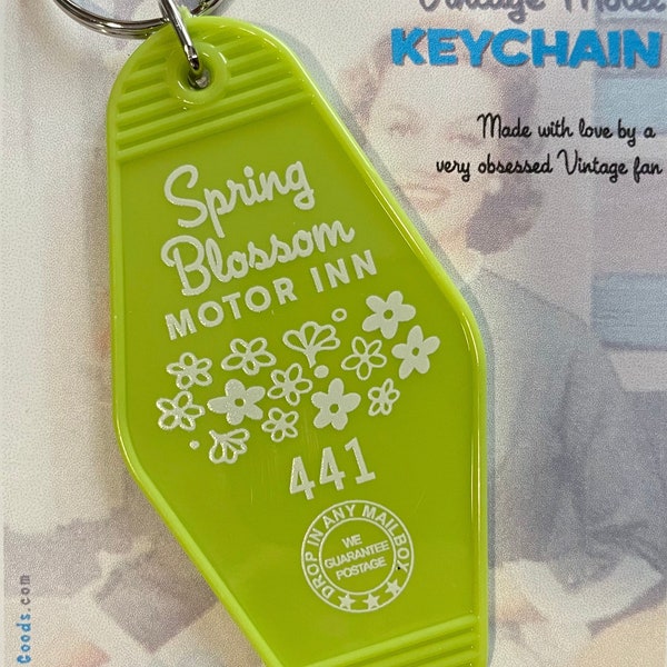 Cosplay for your keys! Pyrex Motel Keychain Spring Blossom daisies Vintage retro style key chain