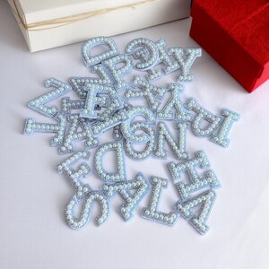 Parches de letras hechos a mano, parches de letras perlados, parches de letras personalizados, parches del alfabeto termoadhesivos, personaliza tu ropa o bolsos.
