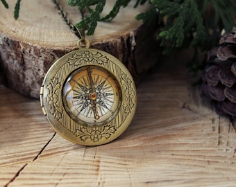 Vintage Compass Locket Necklace | Compass Jewelry | Photo Locket | Antique Bronze Photo Locket | Gift For Women