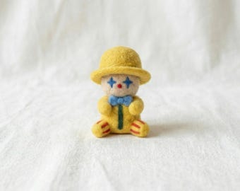 Handmade Felt Clown Doll, Needle Felted Miniature Toy, Colorful Cute Clown Figurine, Gift for Kids, Collectible Wool Art