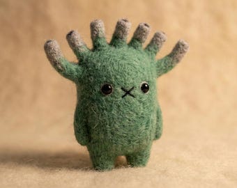 Handmade Needle Felted Miniature Dolls - Cute Wool Sculptures, Unique Felted Characters, Perfect Gift for Collectors & Home Decor