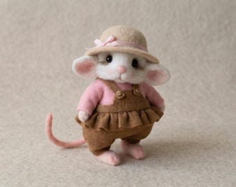 Handmade Felt Mouse Doll, Cute Needle Felted Animal, , Collectible Felt Toy, Gift for Kids & Animal Lovers , Home Decor