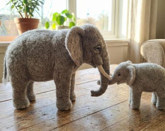 Needle Felted Elephant Mother and Baby, Mother’s Day Gift for Mom, Handmade Wool Elephant Sculpture, Family Keepsake Nursery Decor