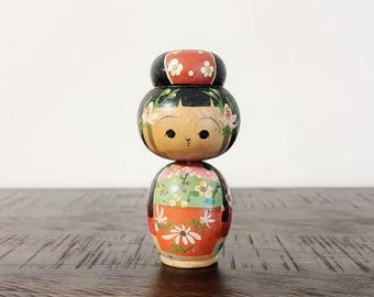 Vintage Japanese Kokeshi Bobblehead Doll Aged Wood Tohoku Folk Art Hand Painted Flower Kimono Nodder Figurine Wabi Sabi Home Decor