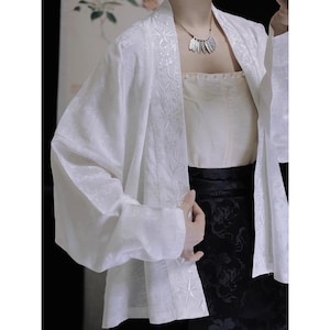 White Horse-Faced Skirt and Top, Song Dynasty Hanfu (Flying Sleeves), Women&#39;s Cross-Neck Daily Hanfu, Traditional Loose Hanfu Top