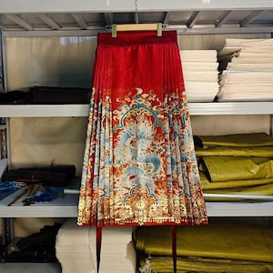 Red Horse-Faced Skirt, Trapezoidal 6 Pairs of 12 Pleats, Traditional Hanfu, Gorgeous Gold-Embroidered Women’s Hanfu, Dragon Pattern Hanfu
