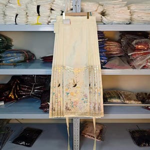 Swallow Embroidered Horse-Faced Skirt, Beige Modern Women&#39;s Hanfu Skirt, Gorgeous Traditional Hanfu, Flower and Bird Pattern Hanfu