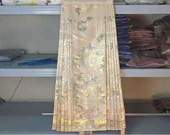 White Fox Print Hanfu Skirt: Gold-Woven Horse-Faced Design