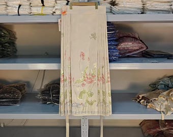 Embroidered Lotus Hanfu Skirt: Beige Chinese Horse-Faced Skirt