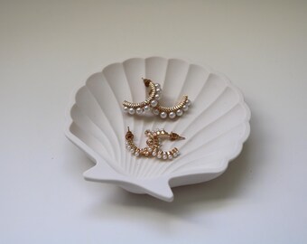 Handmade Jesmonite Sea Shell Ring Dish: Custom Colors Jewelry Storage