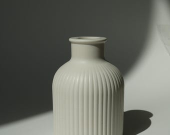 Handmade Jesmonite Celine Vase: Custom Colors, Dry Flowers Home Decor