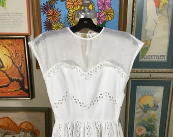 Minx Modes Junior Early  60’s White Summer Dress-small