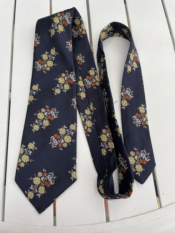 1970’s Wide Floral Print Necktie - image 2