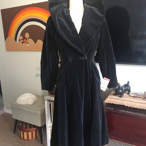 1940s Vintage Black Cotton Velvet Coat Satiny Acetate Lining Pleated Back image 3