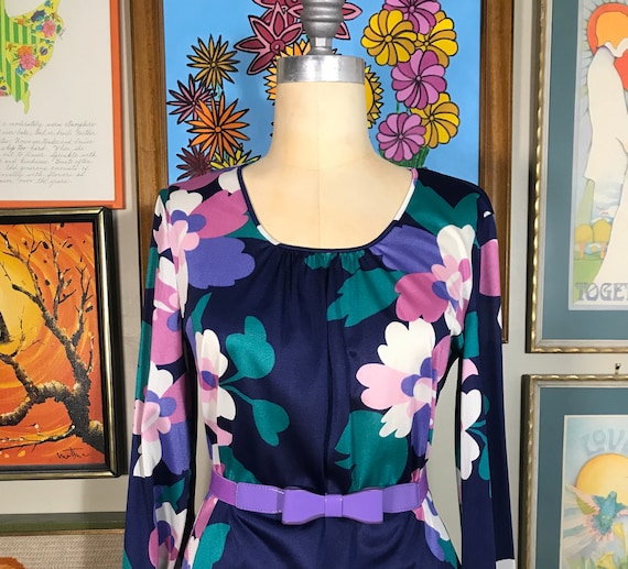 Vera 1970’s Women’s Nylon Floral Blouse - image 1