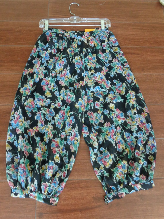 Janine's Fashions 1970's Gauchos Multicolor Flora… - image 3