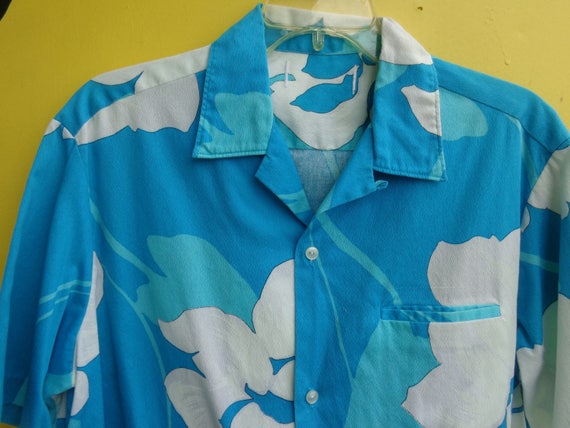 1960's Bark Cloth Hawaiian Shirt Blue and White