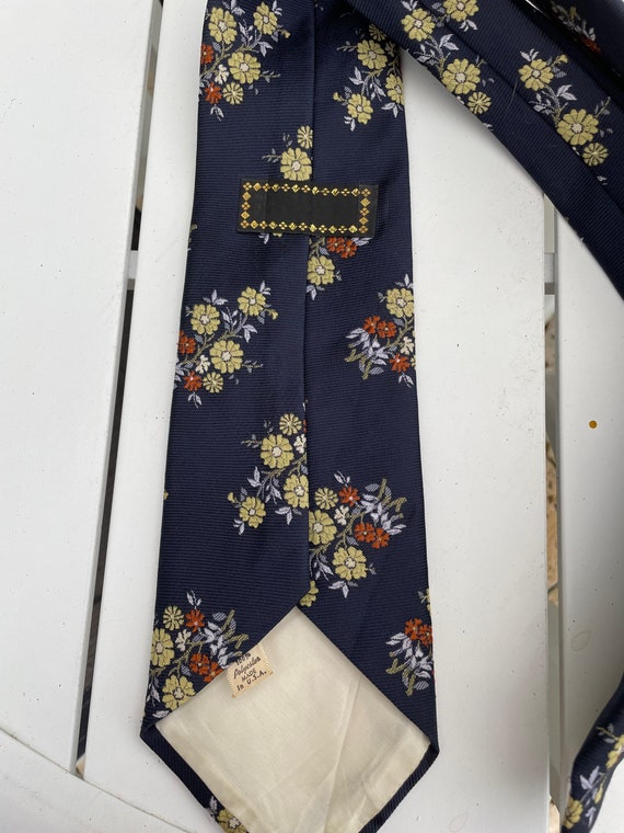 1970’s Wide Floral Print Necktie - image 4