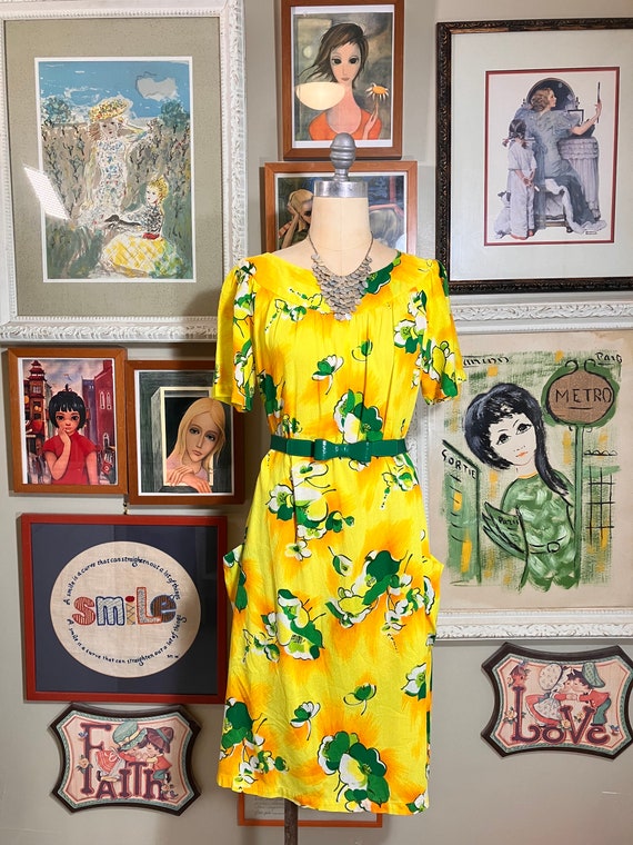 1960's Hawaiian Floral Print Shift Dress - image 2