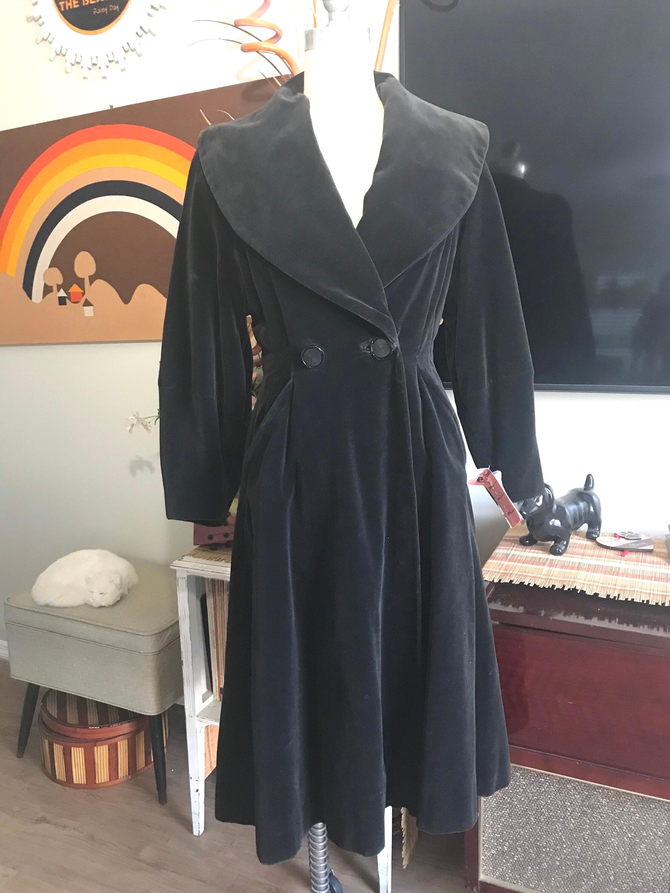1940s Vintage Black Cotton Velvet Coat Satiny Acetate Lining Pleated Back