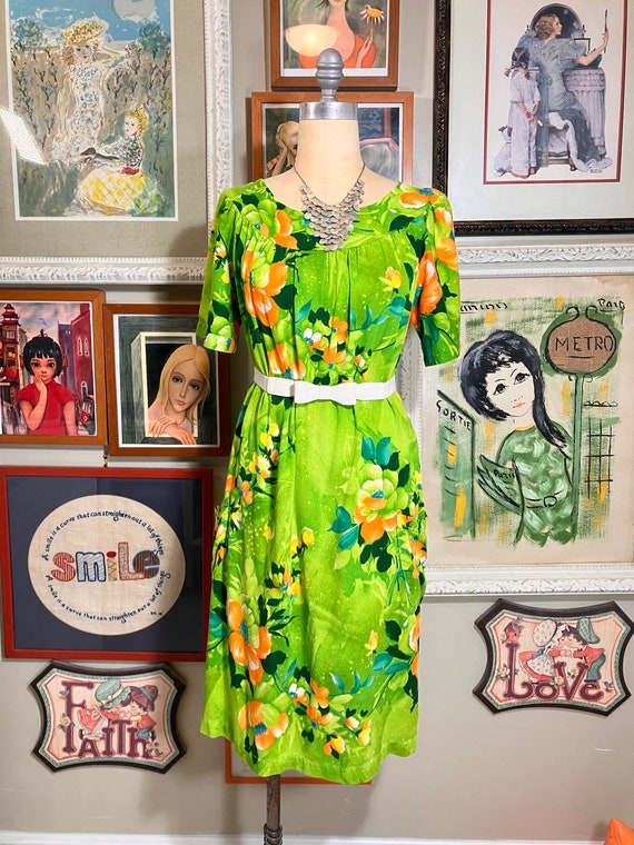 1960's Hawaiian Floral Print Shift Dress - image 2