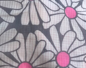 FABRIC! 1970s Daisy Fabric