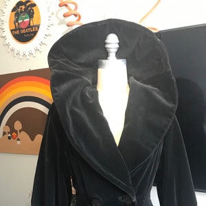 1940s Vintage Black Cotton Velvet Coat Satiny Acetate Lining Pleated Back image 4