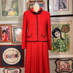 1960&#39;s Two Piece Nubby Knit Chenille Skirt Ensemble