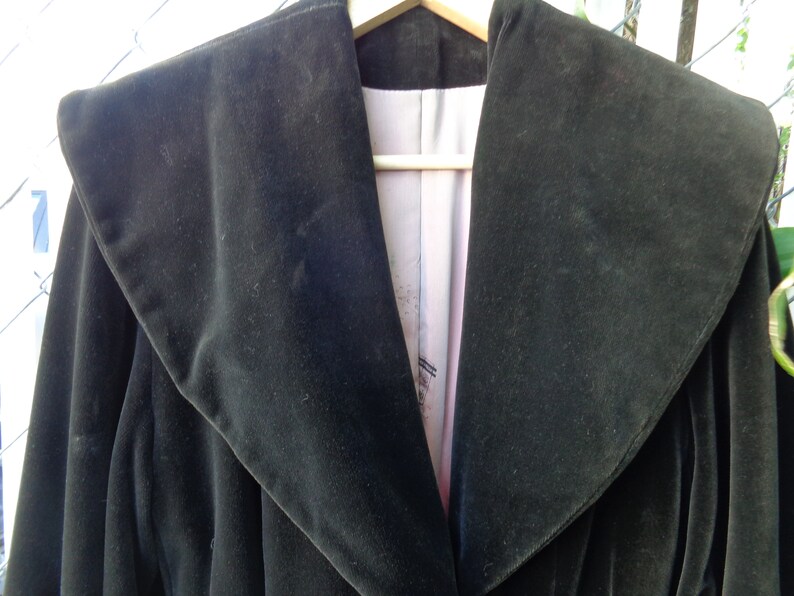1940s Vintage Black Cotton Velvet Coat Satiny Acetate Lining Pleated Back image 6