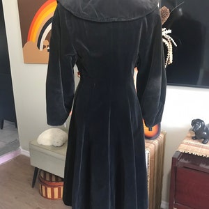 1940s Vintage Black Cotton Velvet Coat Satiny Acetate Lining Pleated Back image 5