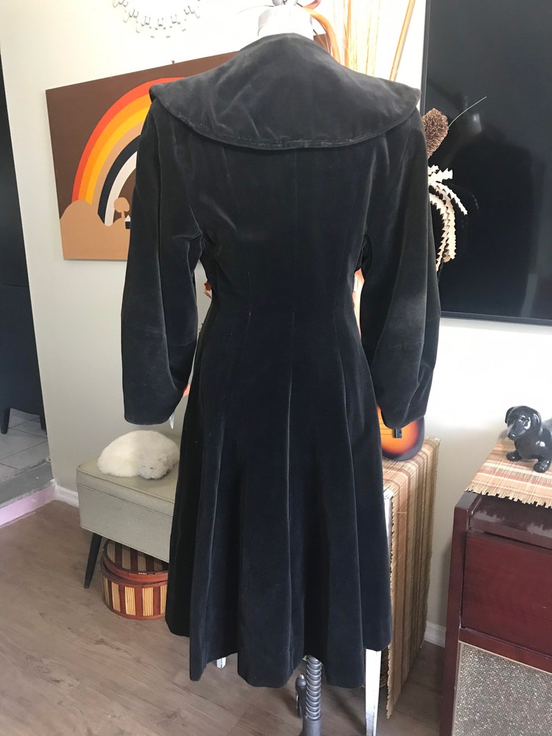 1940s Vintage Black Cotton Velvet Coat Satiny Acetate Lining Pleated Back image 5