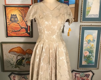 Kay Wynne Vintage 1950’s Champagne Floral Brocade Dress Drop Waist Cocktail Gown Size XS