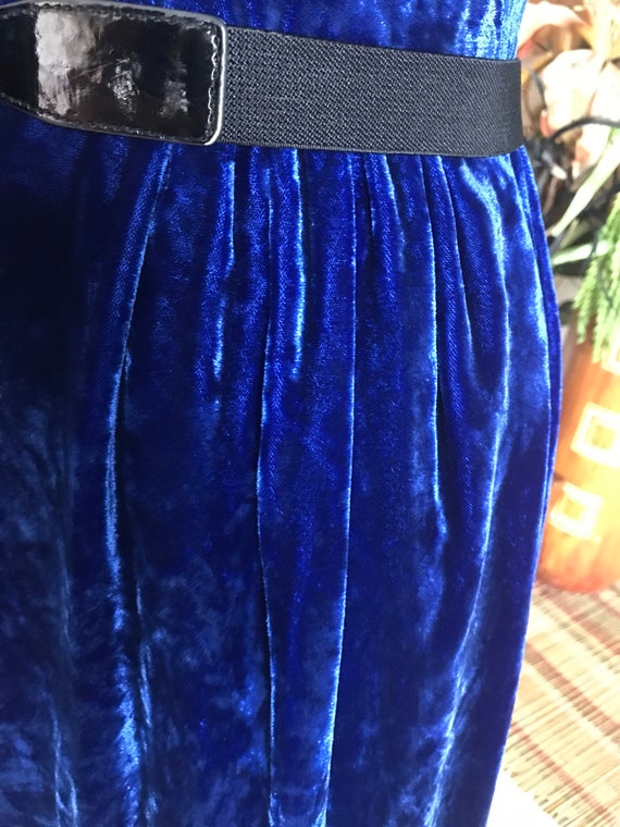 1960s Royal Blue Crushed Velvet Dress - image 4